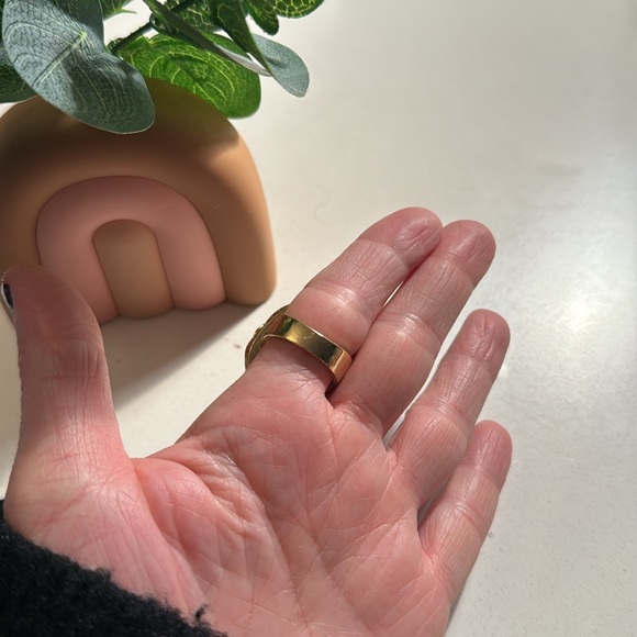 FREE PEOPLE black + gold enamel statement ring | size 8 | perfect condition ❤️ - Picture 4 of 7